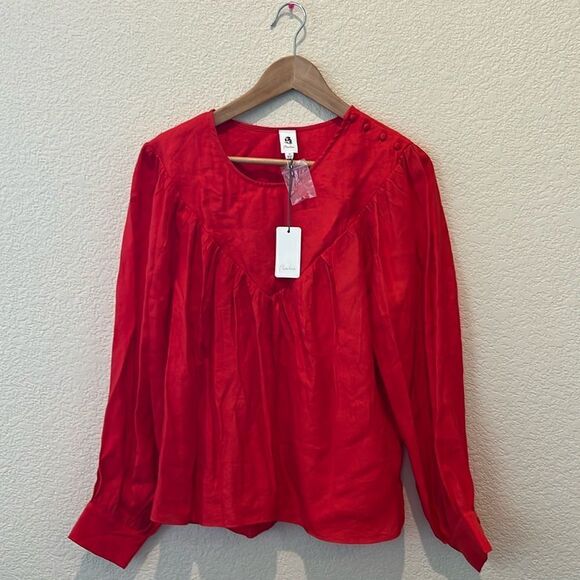 NWT Flawless Ruched Long Sleeve Blouse with Covered Fabric Detail Buttons size M - Picture 1 of 14